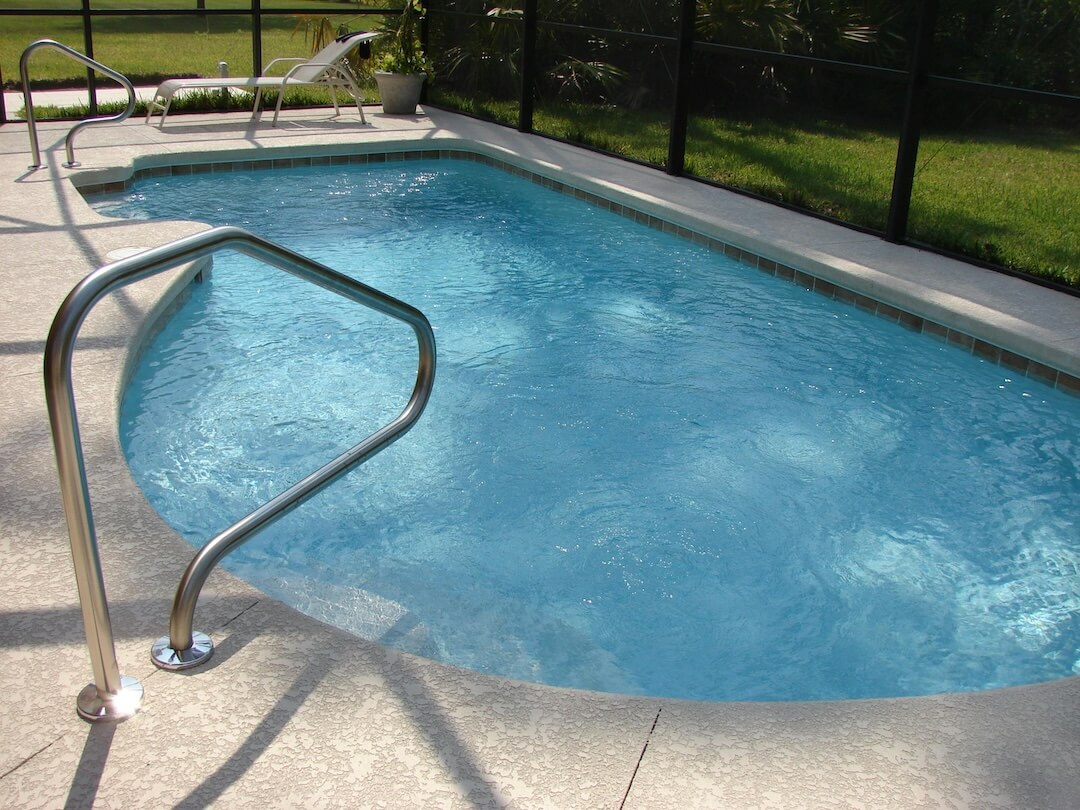 What Are the Advantages of a Saltwater Pool Vs a Chlorinated Pool Image